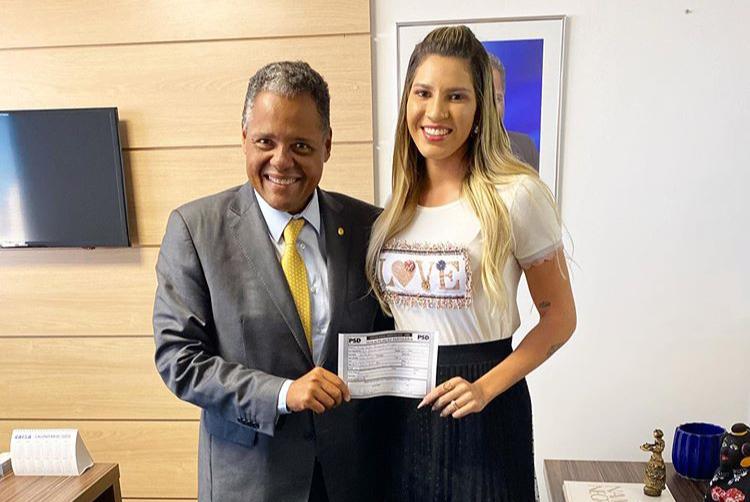 Imagem de Pré-candidata pelo PSD, ex-esposa de Jean é acionada na Justiça por atual namorada do goleiro