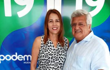 Pré-candidata a prefeita de Jacobina, Kátia Alves e o presidente do Podemos na Bahia, deputado federal Bacelar Pré-candidata a prefeita de Jacobina, Kátia Alves e o presidente do Podemos na Bahia, deputado federal Bacelar