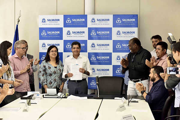 Termo de parceria com quatro instituições de Salvador e cidades próximas foi assinado pelo prefeito ACM Neto Termo de parceria com quatro instituições de Salvador e cidades próximas foi assinado pelo prefeito ACM Neto