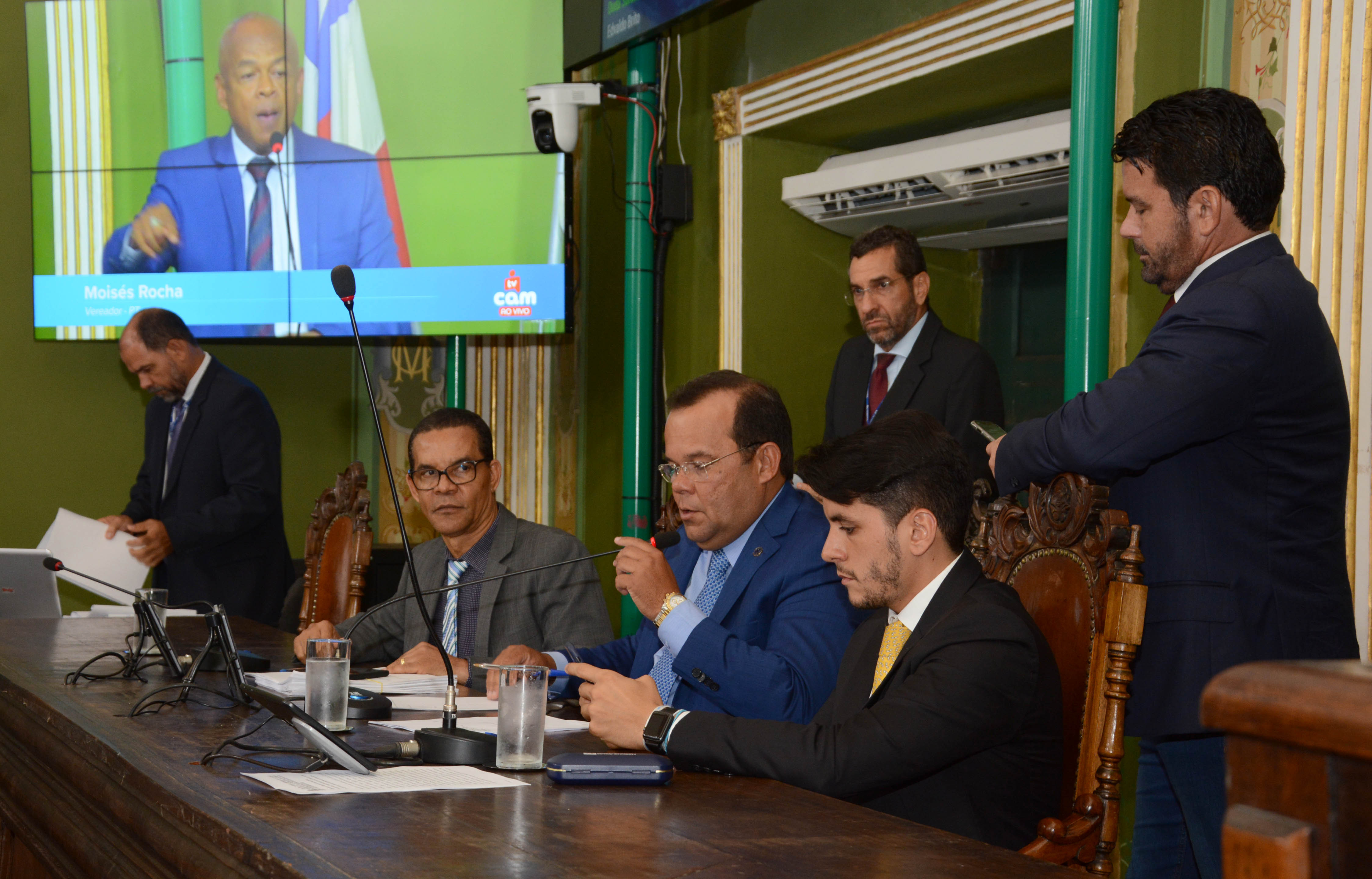 Na ocasião, foi aprovado Projeto de Resolução que concede a Medalha Thomé de Souza ao cantor Léo Santana Na ocasião, foi aprovado Projeto de Resolução que concede a Medalha Thomé de Souza ao cantor Léo Santana