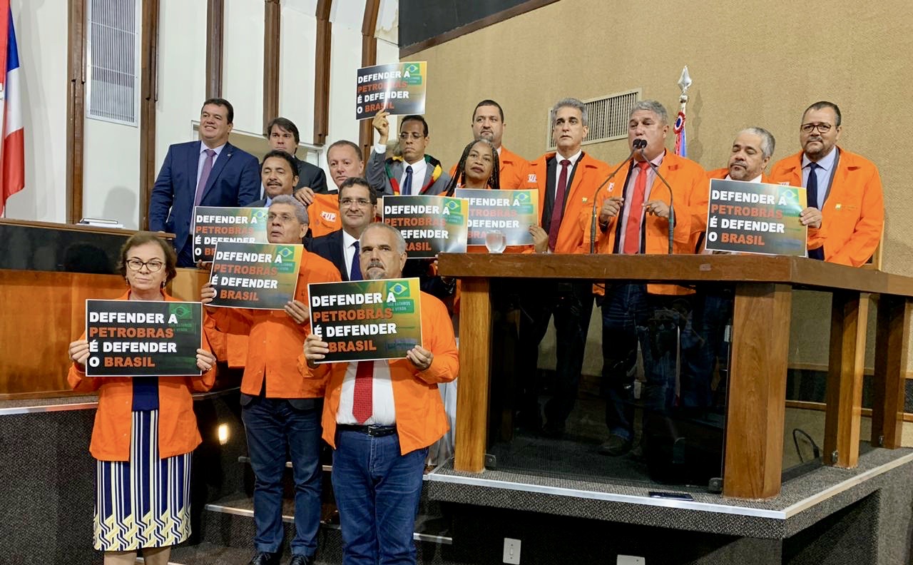 Ato em defesa à greve da Petrobras na Assembleia 