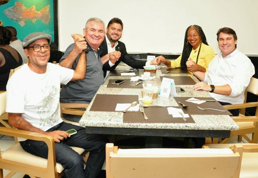 Imagem de Após dizer que pode desistir de eleições, Coronel se reúne com pré-candidatos Olívia e Niltinho