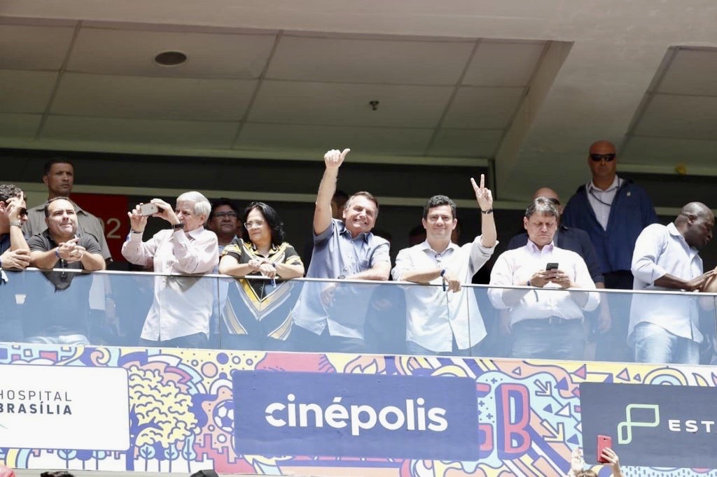 Bolsonaro ao lado de Moro no estádio 