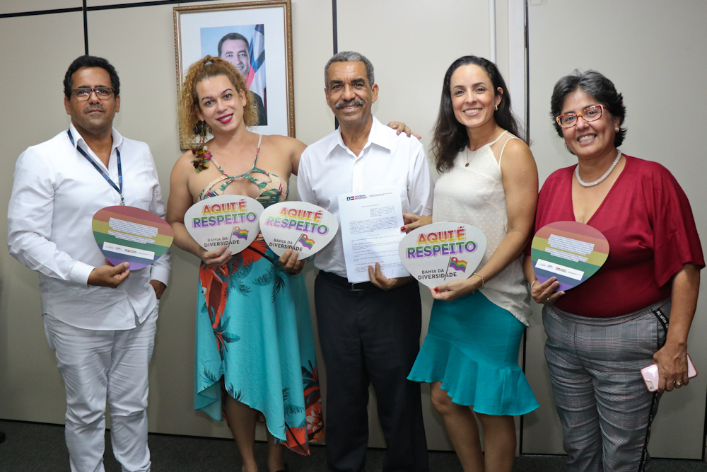 Ventarolas com mensagens de combate à LGBTfobia serão distribuídas 