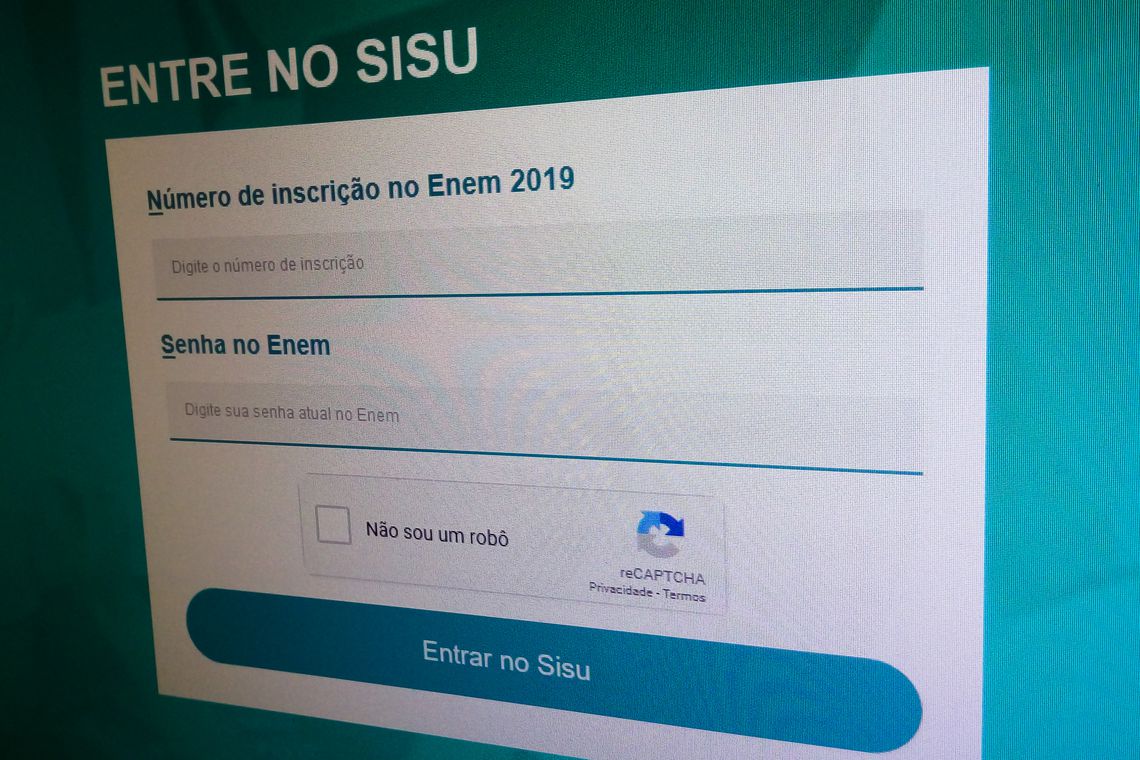 Medicina muda e tem mais mulheres, negros e alunos de escolas públicas