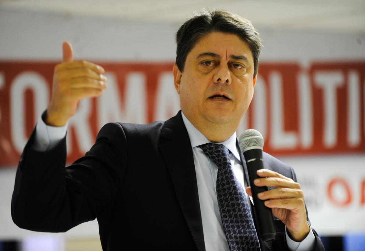 Imagem de Em ataque a Rui, ex-deputado do PT diz que morte de miliciano foi queima de arquivo Imagem de Em ataque a Rui, ex-deputado do PT diz que morte de miliciano foi queima de arquivo