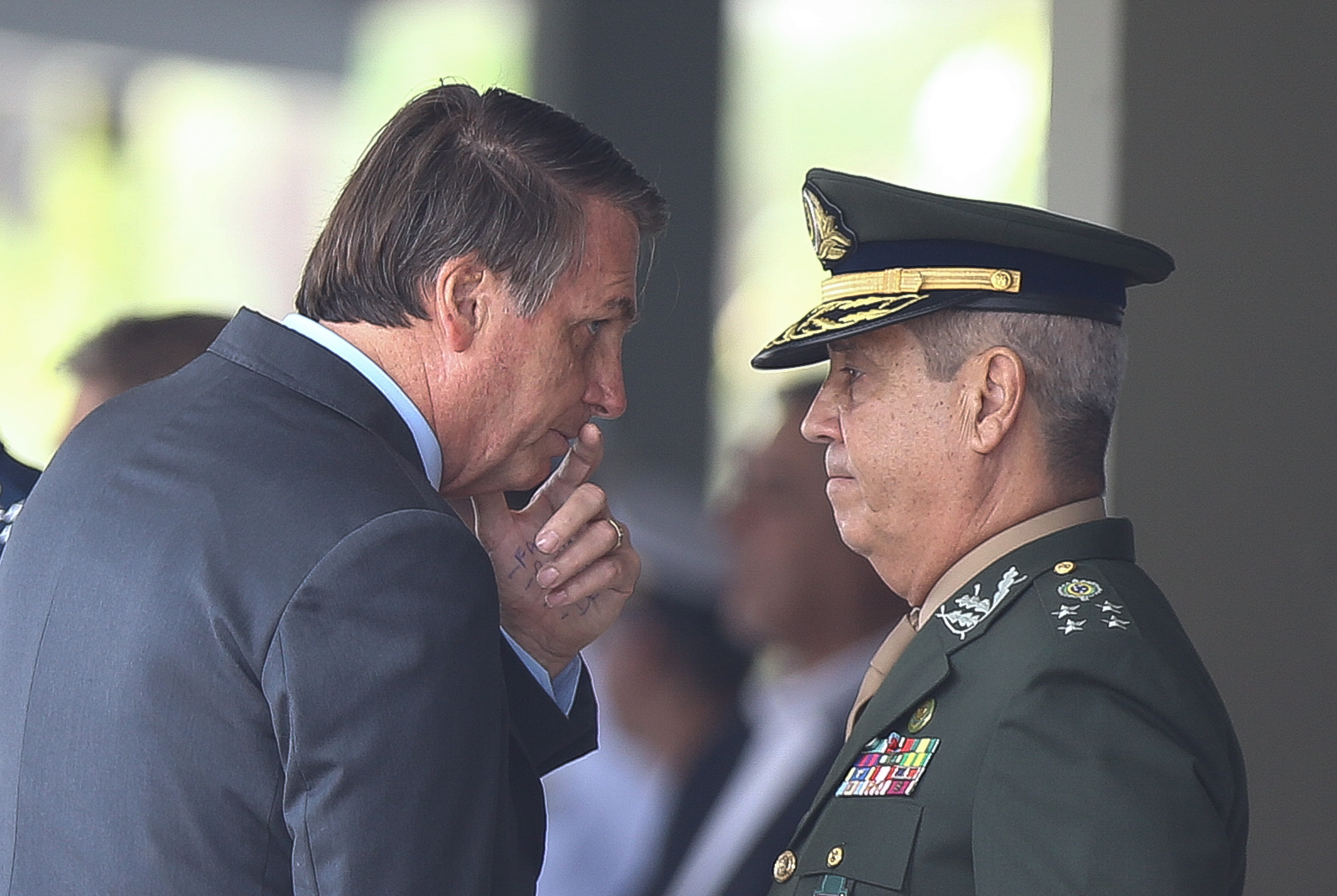 O presidente Jair Bolsonaro com o comandante do Exército, general Edson Leal Pujol