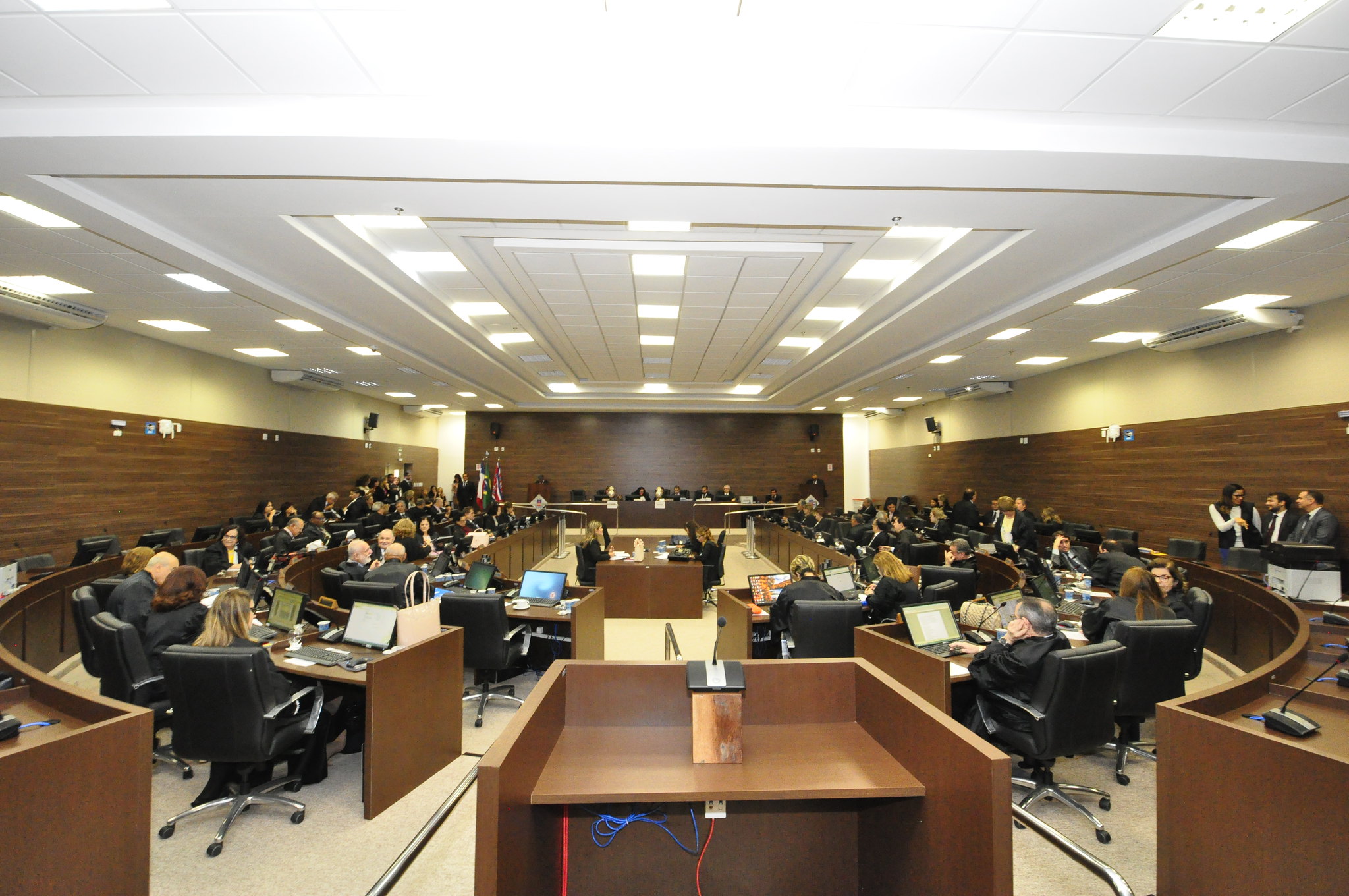 O agora desembargador do TJ-BA concorreu com Paulo César Jorge e Marcelo Silva Britto. O eleito atuará na  2ª Câmara Cível e já atuava como juiz substituto do 2º Grau.