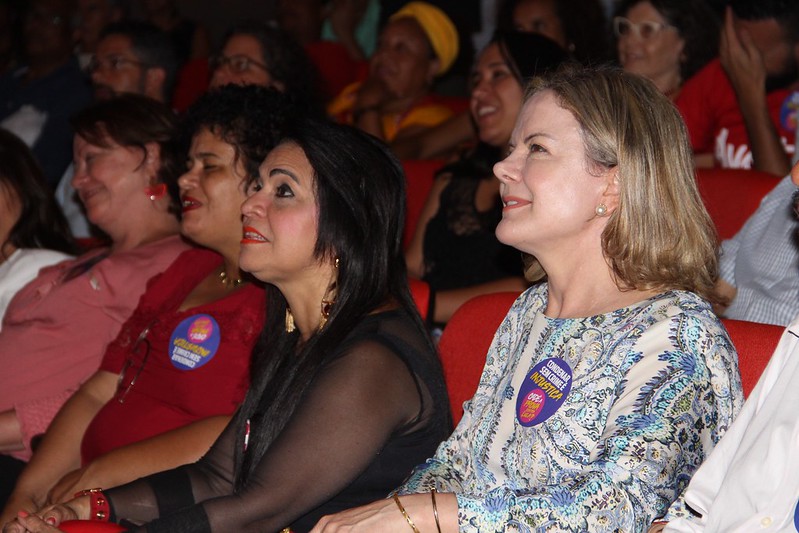 Imagem de Em nota, Mulheres do PT apoiam Gleisi após bate-boca com bolsonaristas no Rio: 'Não vamos permitir'