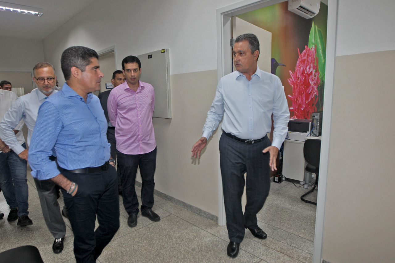 O prefeito ACM Neto e o governador Rui Costa, que deveriam ser os principais protagonistas da sucessão em Salvador