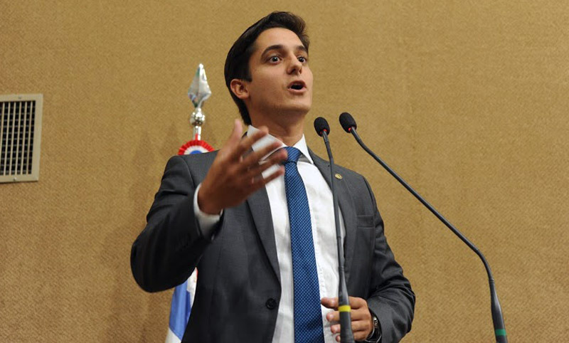 Imagem de Marcelinho condena Bolsonaro e diz que 'se Brasil tivesse seguido especialistas teria salvado mais vidas'