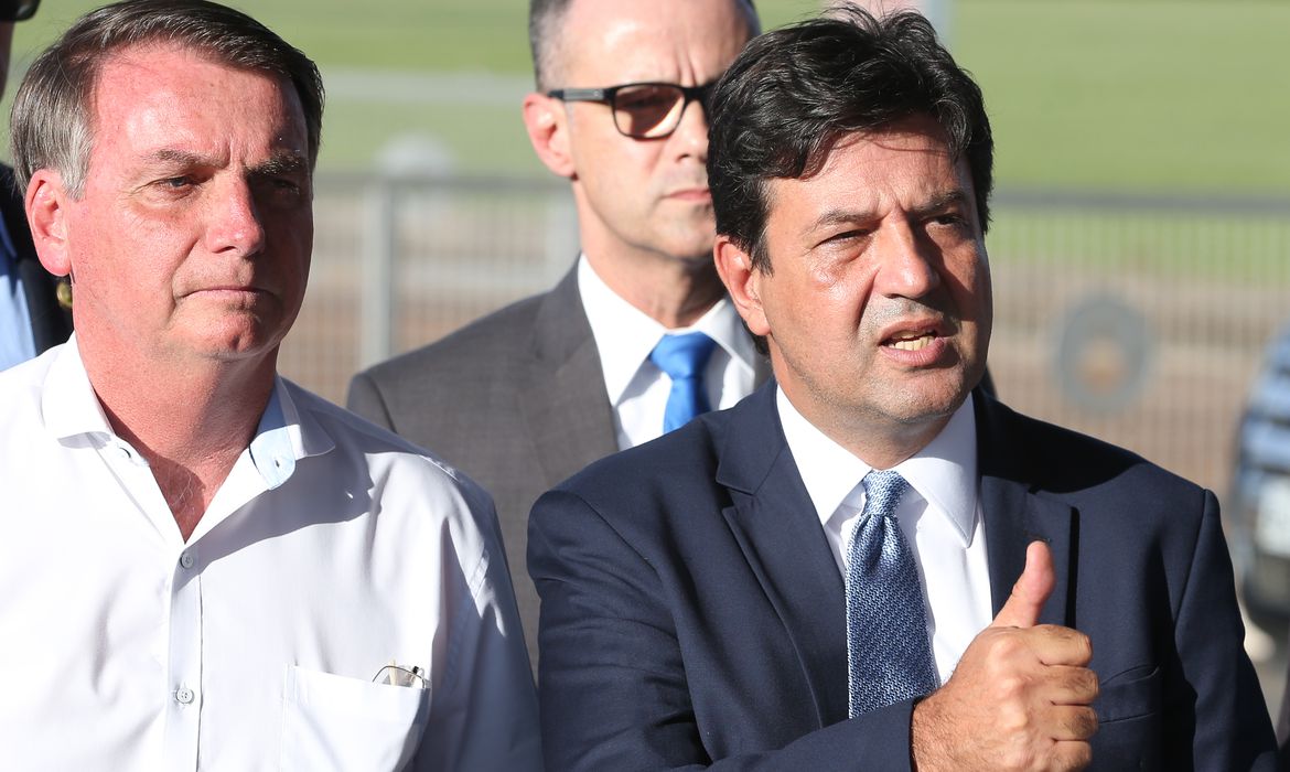 O presidente Jair Bolsonaro e o ministro da Saúde, Luiz Henrique Mandetta