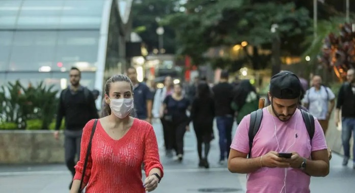 Imagem de Coronavírus é transmitido com muita facilidade na fase inicial da doença, afirma estudo Imagem de Coronavírus é transmitido com muita facilidade na fase inicial da doença, afirma estudo