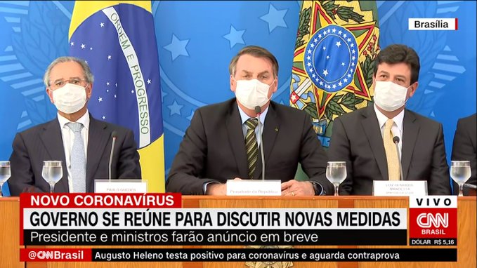 Presidente Jair Bolsonaro (centro) durante coletiva na tarde desta quarta-feira (18) Presidente Jair Bolsonaro (centro) durante coletiva na tarde desta quarta-feira (18)