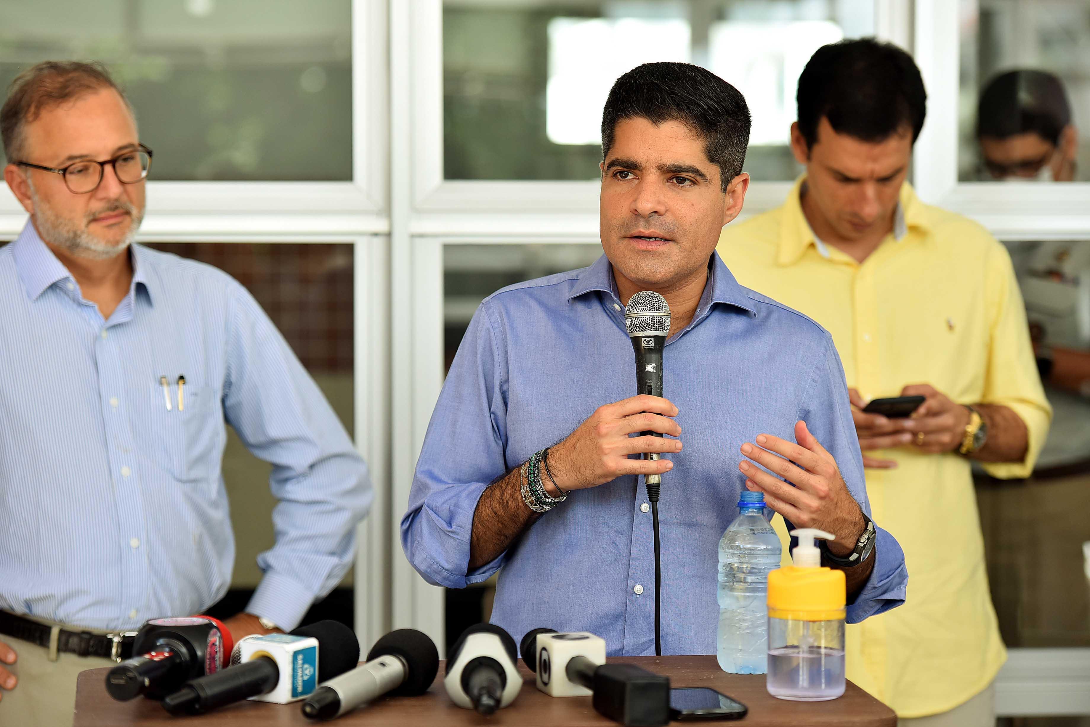 Imagem de Briga de Bolsonaro e Mandetta em meio à pandemia do coronavírus é 'surreal', avalia Neto