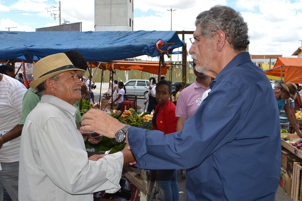 O atual gestor da cidade disse que teve sintomas leves da doença