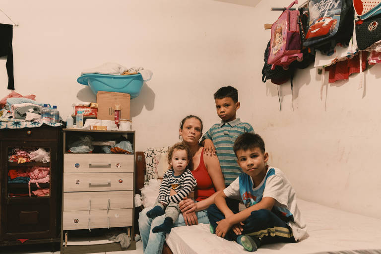 Sem fonte de renda e com filhos em casa o dia todo, mulheres chefes de família têm de escolher entre aluguel e comida