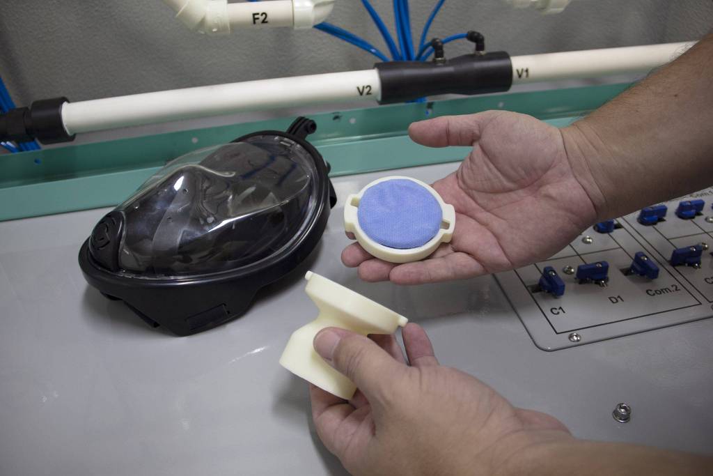 Máscara de mergulho adaptada para ser usada em respiradores artificiais