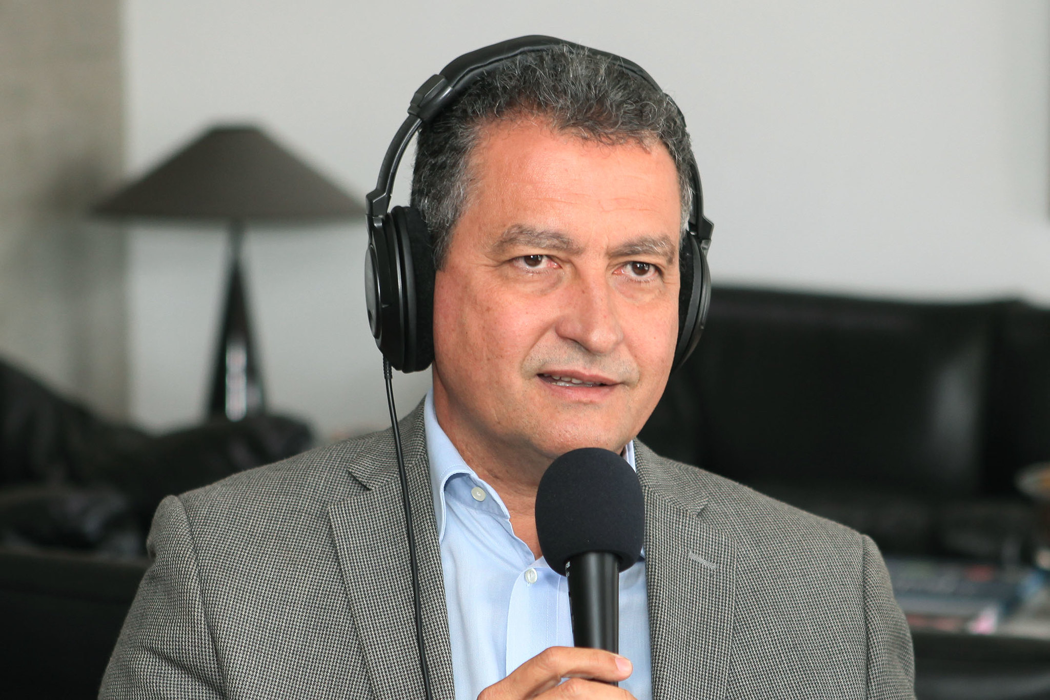 Imagem de 'Pare de agredir prefeitos e governadores', diz Rui Costa a Bolsonaro Imagem de 'Pare de agredir prefeitos e governadores', diz Rui Costa a Bolsonaro