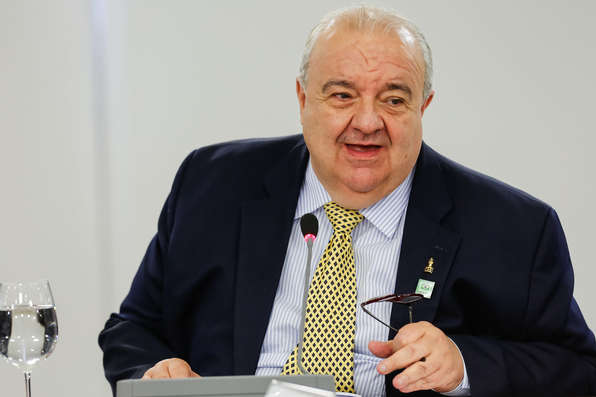 Atual prefeito sai na frente na busca pela reeleição