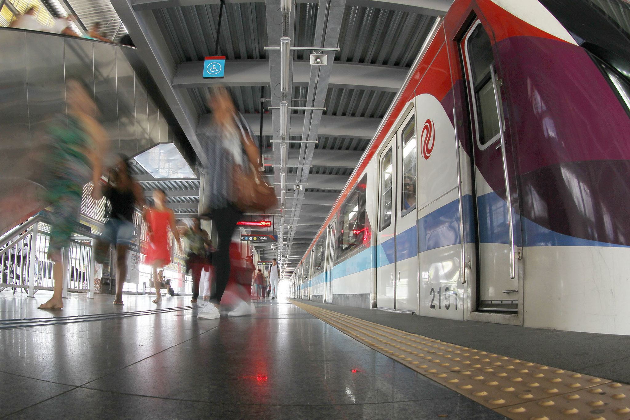 A mostra, que integra o programa Vem pra Cá, será exibida nas estações Lapa e Rodoviária A mostra, que integra o programa Vem pra Cá, será exibida nas estações Lapa e Rodoviária