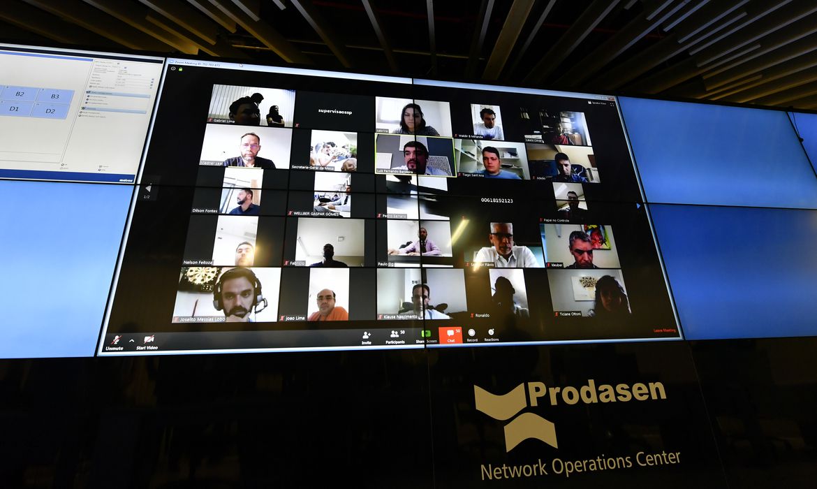 Leitura do relatório e discussão da matéria começam hoje Leitura do relatório e discussão da matéria começam hoje