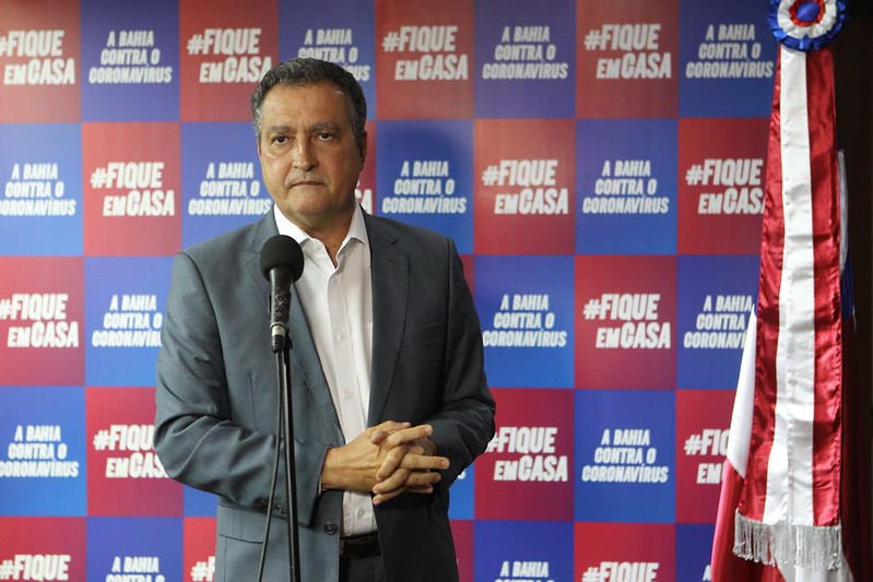 Imagem de Rui Costa volta a atacar bancos: 'Qual o problema em contratar pessoas para organizar as filas?' Imagem de Rui Costa volta a atacar bancos: 'Qual o problema em contratar pessoas para organizar as filas?'