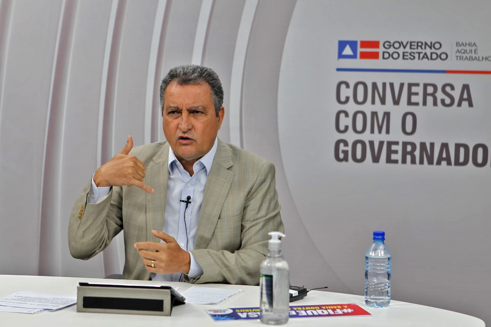 Imagem de Em meio à pandemia, Rui volta a mirar Bolsonaro: 'Gestão desorientada que não apresenta rumo'