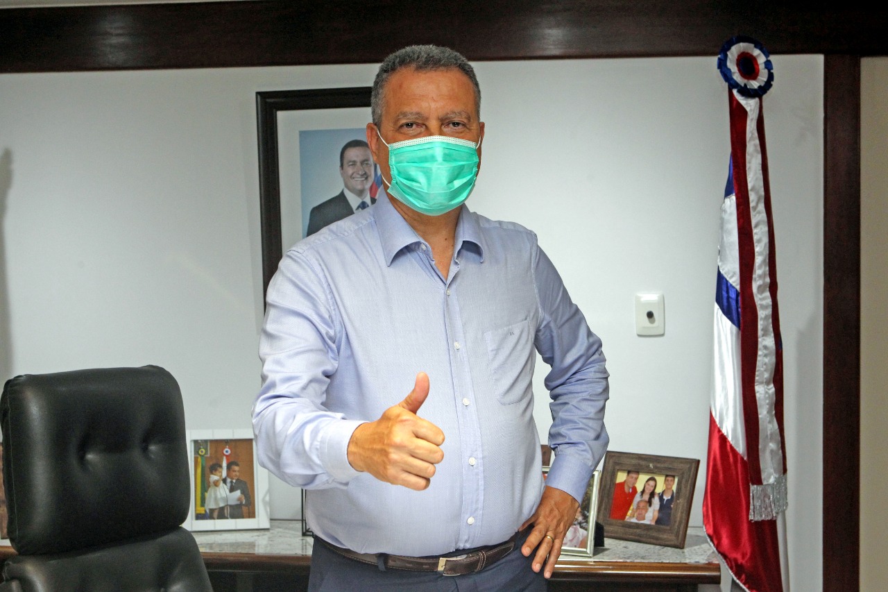 Imagem de Rui sanciona projeto que torna obrigatório uso de máscaras em toda a Bahia durante pandemia Imagem de Rui sanciona projeto que torna obrigatório uso de máscaras em toda a Bahia durante pandemia