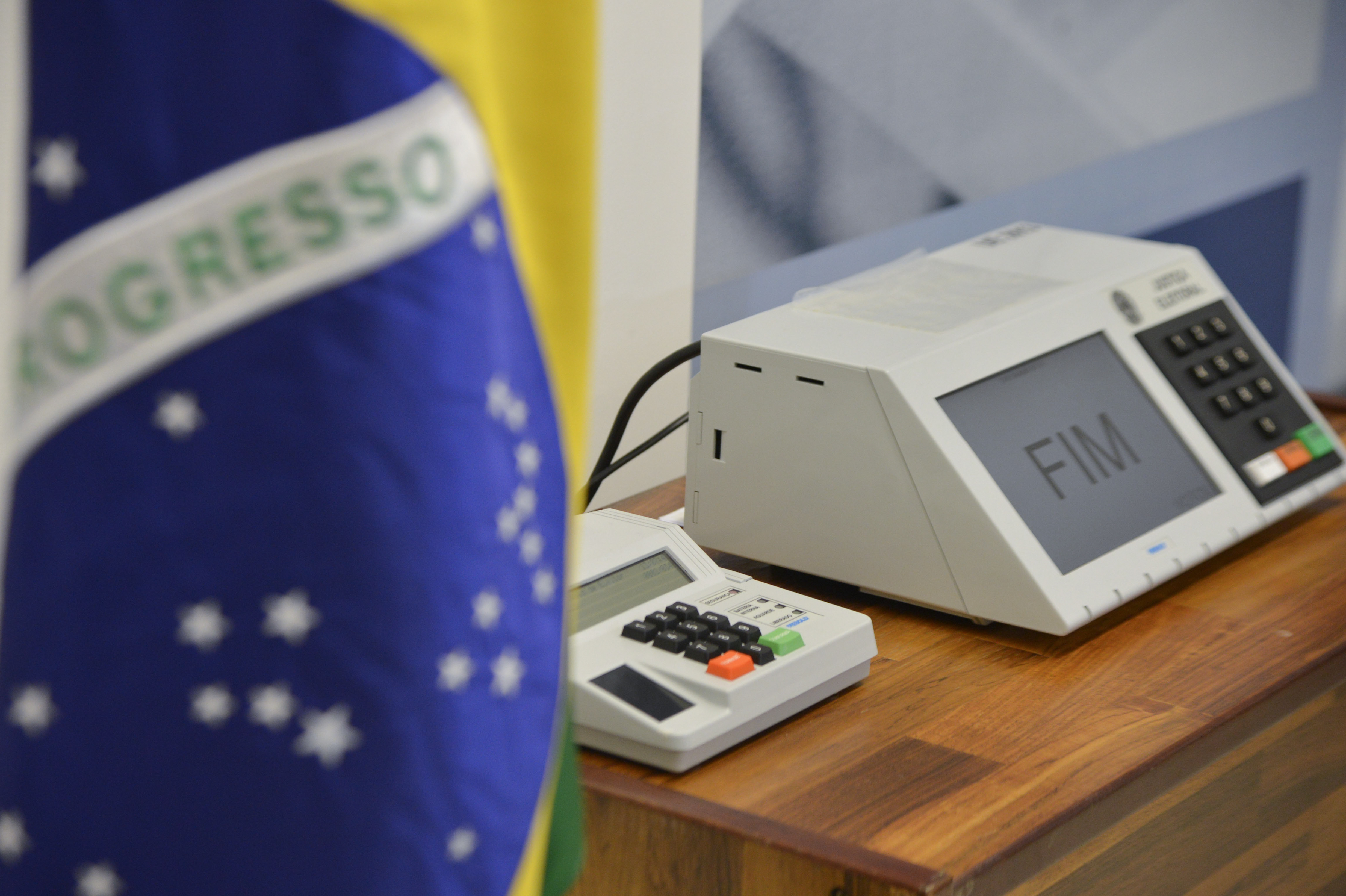 Em grupos de Telegram, eleitores se mobilizam para ser 'olhos de Bolsonaro' nas seções