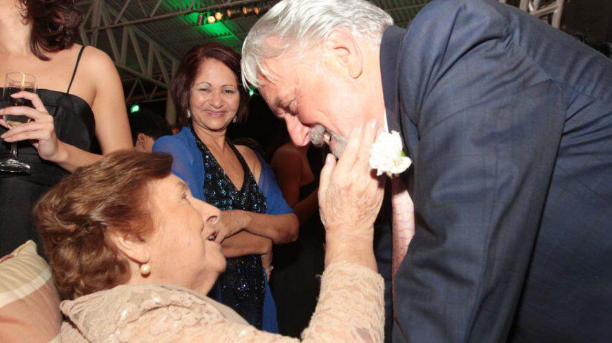 Mãe do senador faleceu na manhã desta terça-feira (14)