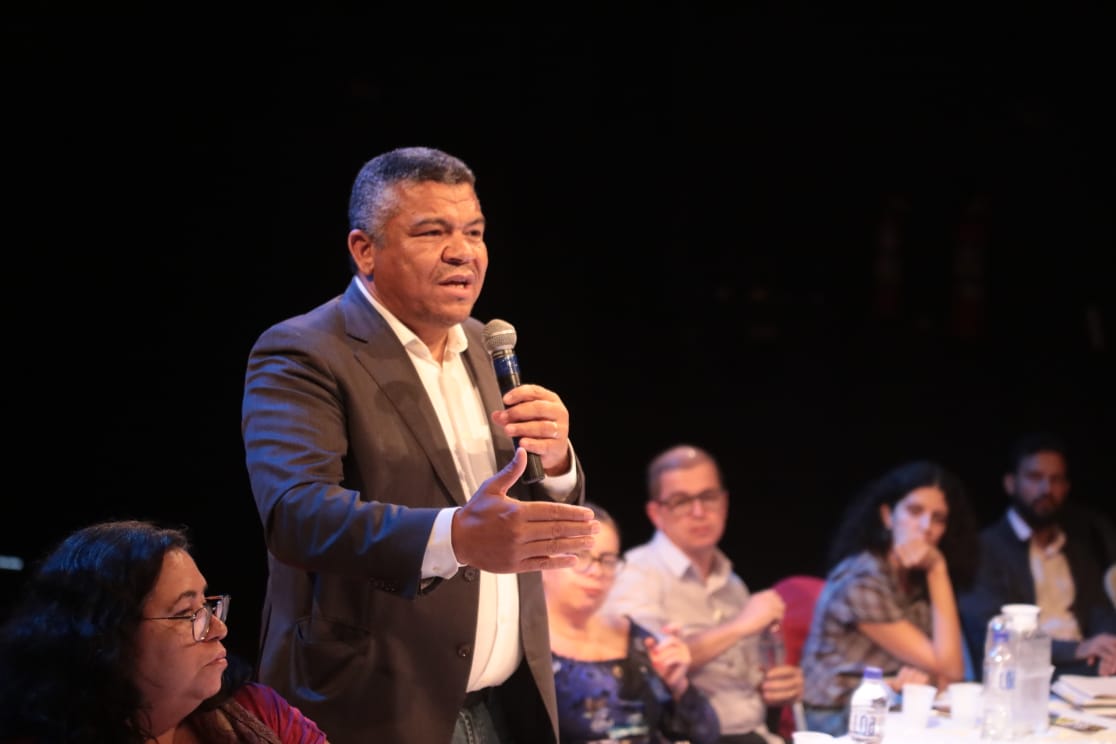 Imagem de Projeto de Valmir sugere convocar médicos brasileiros com habilitação no exterior durante pandemia