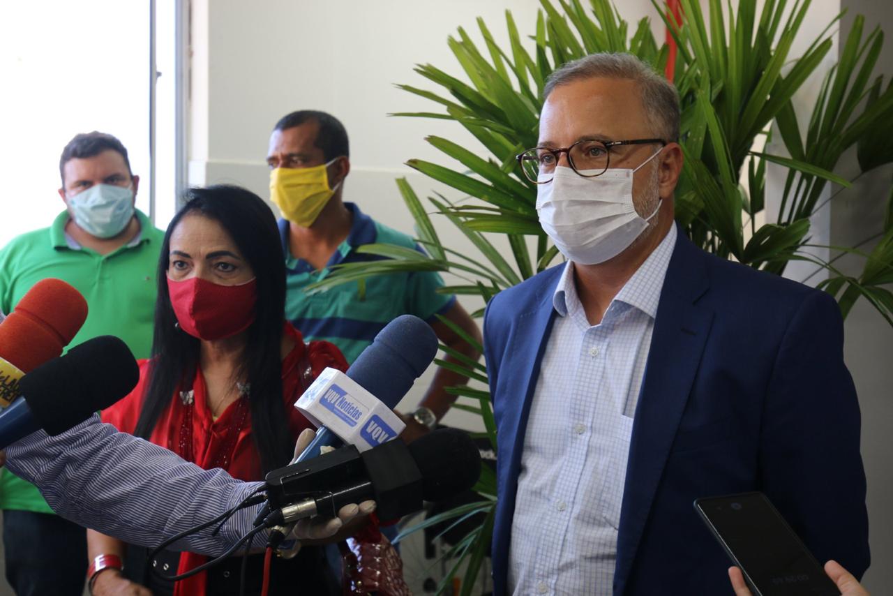 Imagem de Secretário vai esperar número de casos do coronavírus estabilizar para adotar uso de testes rápidos em massa