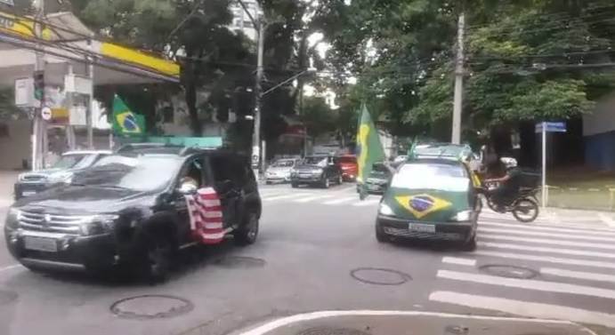 Apoiadores do presidente Jair Bolsonaro (sem partido) fizeram uma carreata pedindo o impeachment do governador de São Paulo, João Doria (PSDB) Apoiadores do presidente Jair Bolsonaro (sem partido) fizeram uma carreata pedindo o impeachment do governador de São Paulo, João Doria (PSDB)