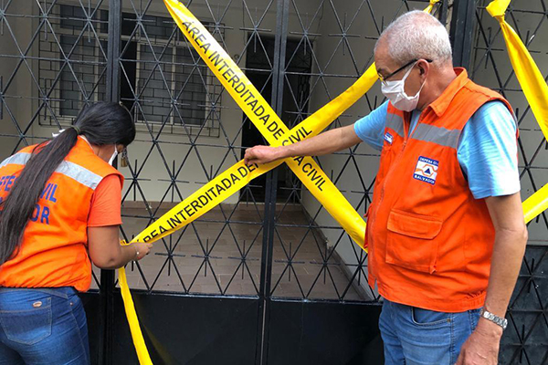Dois prédios no bairro do Santo Antônio Além do Carmo foram interditados na tarde deste domingo (12) pela Defesa Civil de Salvador 