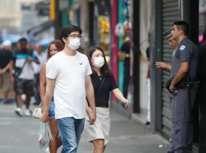 De acordo com a OMS, o panorama do Brasil, que ultrapassou um milhão de casos no total e tem mais de 50 mil mortos, pode ser ainda pior