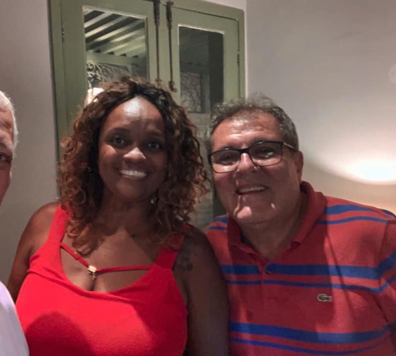 Na imagem, Arnando Lessa aparece ao lado de Denice Santiago, pré-candidata à Prefeitura de Salvador pelo PT