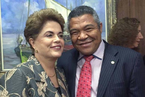 A ex-presidente Dilma Rousseff (PT) e o deputado federal Valmir Assunção (PT-BA)