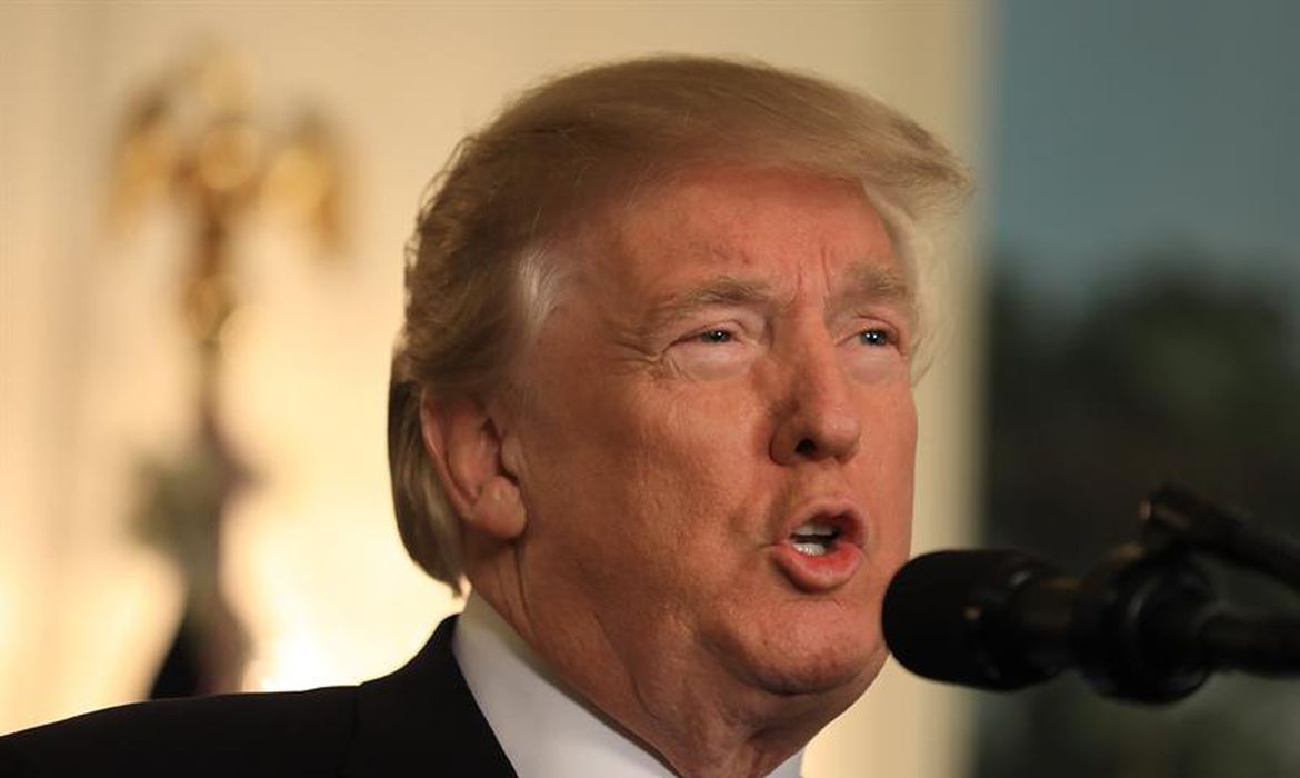 Imagem de Trump: declaração de Fauci sobre reabertura da economia é inaceitável