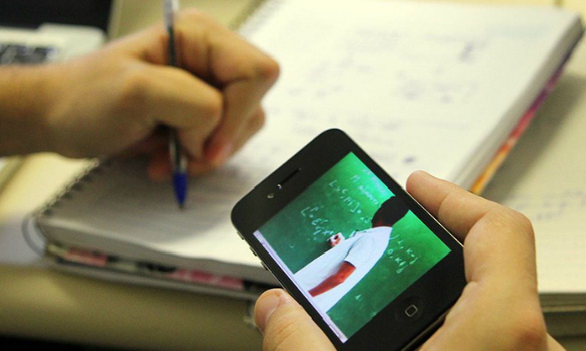 Imagem de MEC autoriza aulas a distância em escolas técnicas federais de ensino