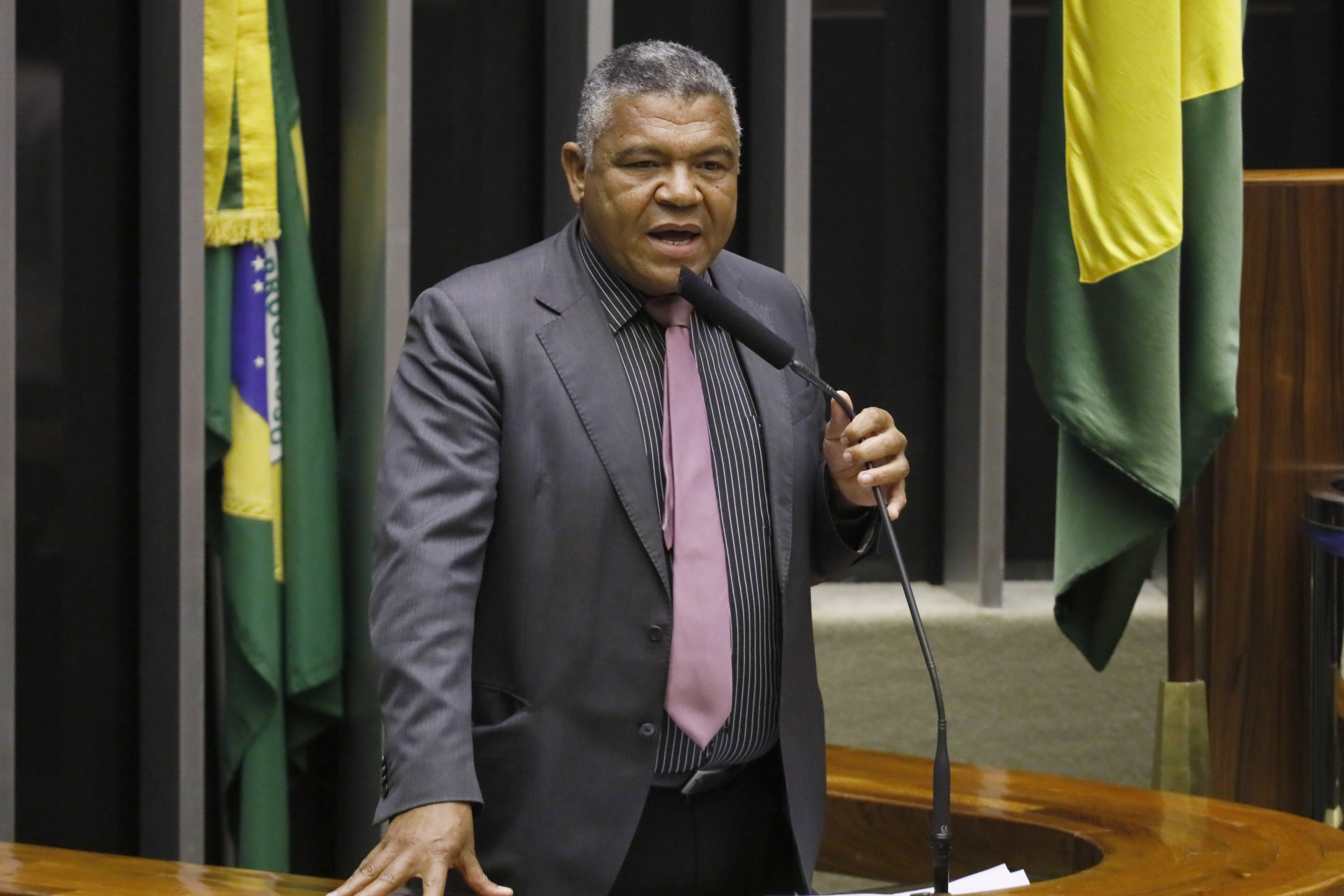 Imagem de Valmir defende projeto do PT que amplia período de concessão do auxílio emergencial