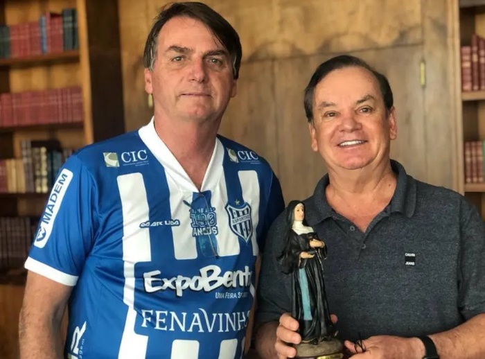 O presente foi dado pelo deputado Rogério Peninha Mendonça (MDB-SC), natural de Nova Trento, cidade catarinense que tem a santa como padroeira O presente foi dado pelo deputado Rogério Peninha Mendonça (MDB-SC), natural de Nova Trento, cidade catarinense que tem a santa como padroeira