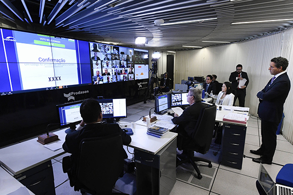 Senadores durante votação remota Senadores durante votação remota