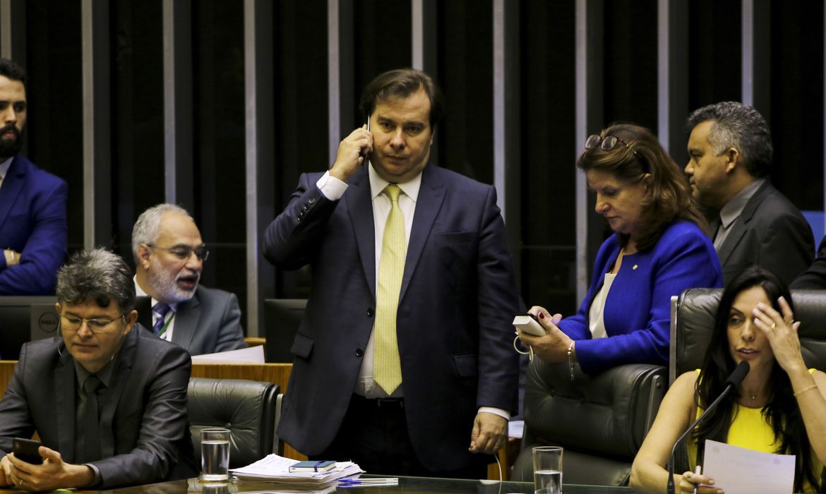 Na mesma sessão, a Câmara adiou votação de socorro aos estados Na mesma sessão, a Câmara adiou votação de socorro aos estados