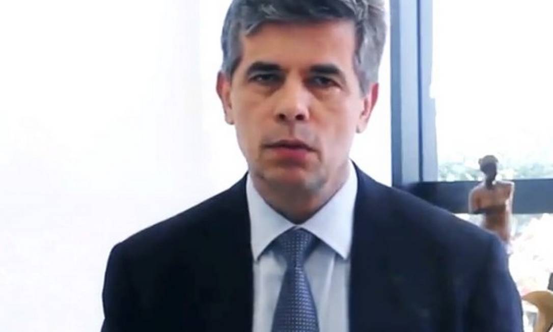 Nelson Luiz Sperle Teich é oncologista, conta com apoio da classe médica e tem boa relação com empresários do setor da Saúde Nelson Luiz Sperle Teich é oncologista, conta com apoio da classe médica e tem boa relação com empresários do setor da Saúde