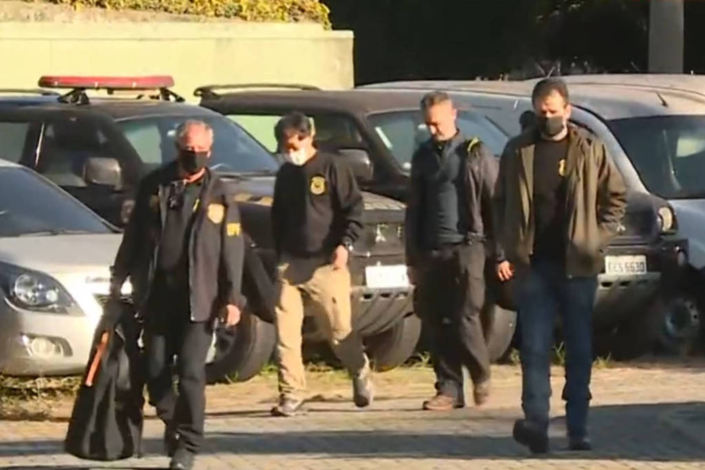 Operação da PF contra suspeitos de esquema de fake news, em São Paulo, nesta quarta (27)