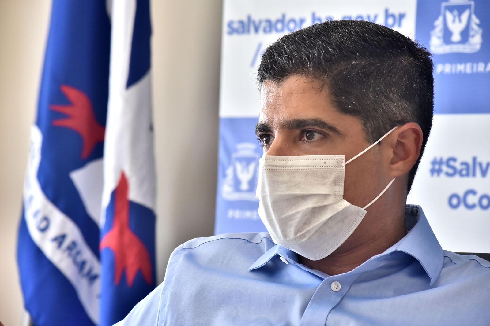 Imagem de Proprietário que abrir estabelecimento poderá ter alvará cassado, avisa ACM Neto