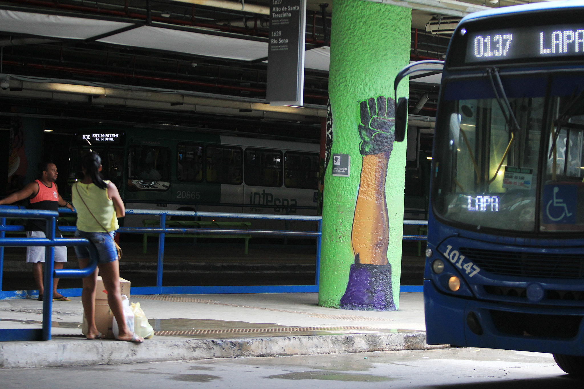 Imagem de Homem é levado à delegacia após tentar entrar em ônibus sem máscara na capital