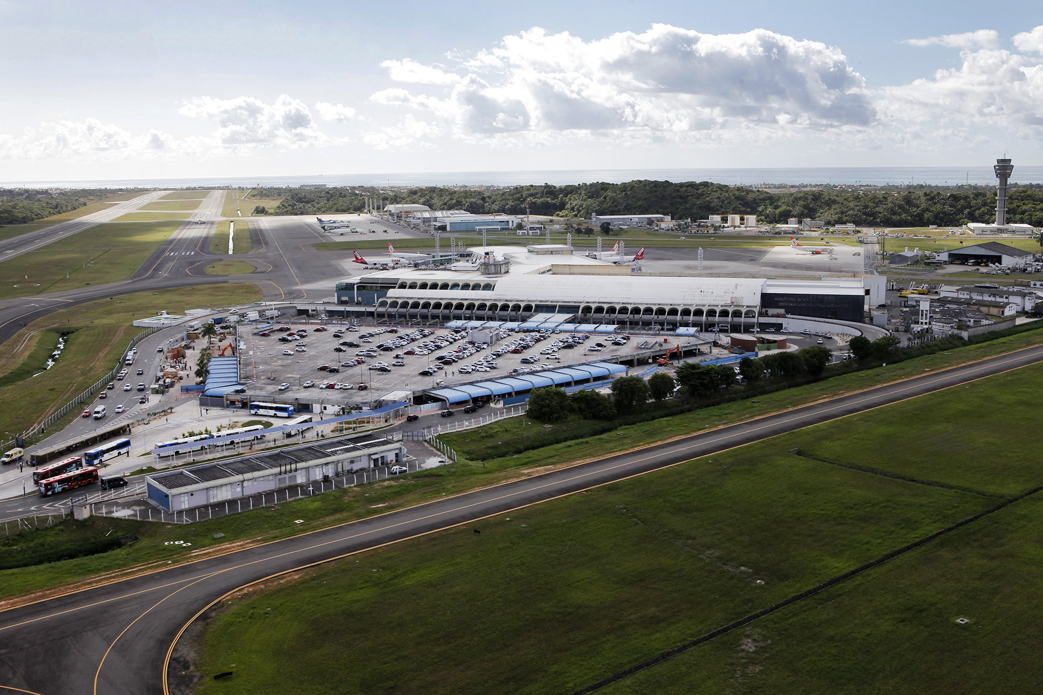 Covid-19: começa hoje restrição de voos vindos do Reino Unido Covid-19: começa hoje restrição de voos vindos do Reino Unido