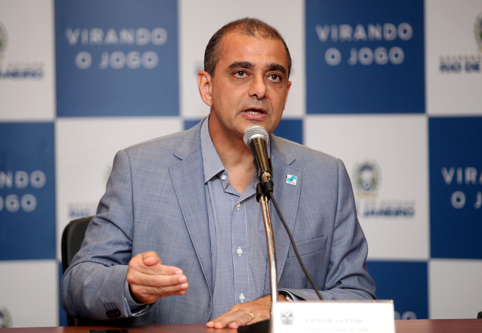 Imagem de Após escândalo de fraudes na compra de respiradores, secretário de Saúde do RJ é exonerado